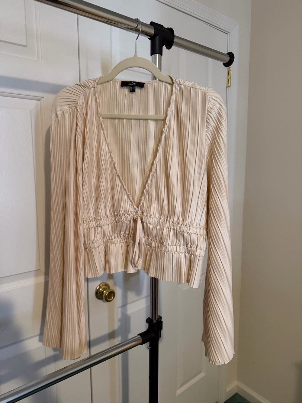 Lulus Cream Pleated V-Neck Tie-Waist Crop Top
